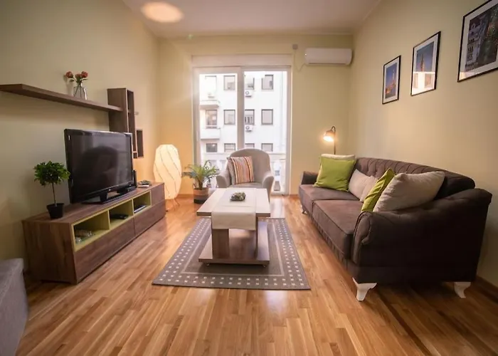 3 Bdr For 6 Center Close To National Museum