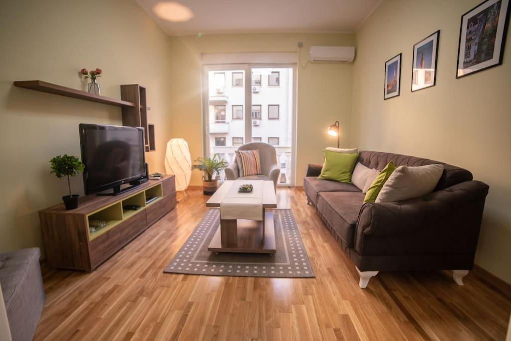 Apartment 3 Bdr For 6 Center Close To National Museum *