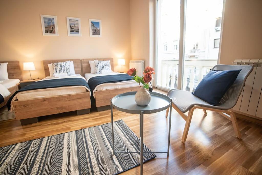 3 Bdr For 6 Center Close To National Museum Belgrad